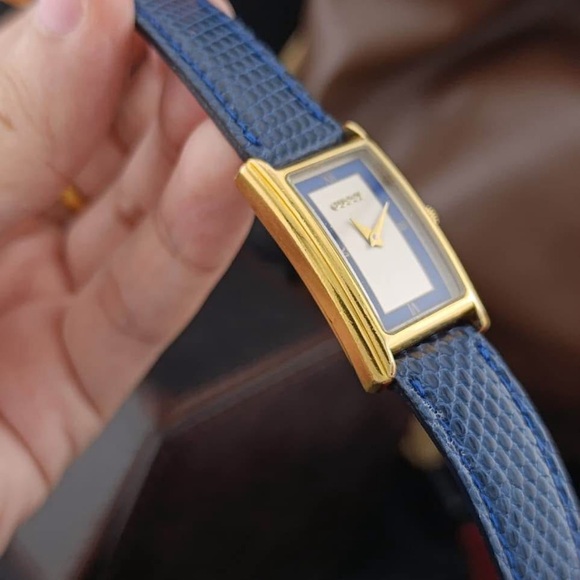 Vintage 1998 Gucci Quartz 2600L Women’s Watch
Blue and White Dial, Gold-Plated - Picture 6 of 10